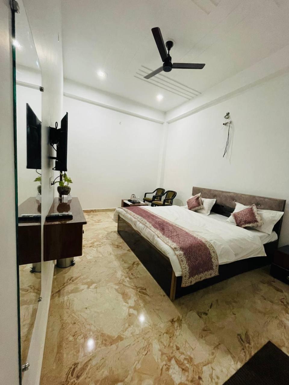 Ravindra Geeta Inn Ayodhya Exterior photo